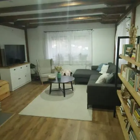 Farma Opacita Valaska Bela